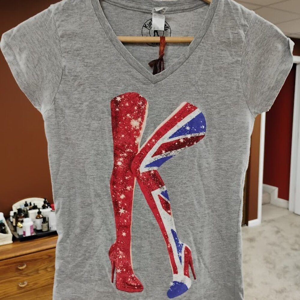 Gildan Graphic Tee “Sex Is In The Heel” V-Neck Women’s Small